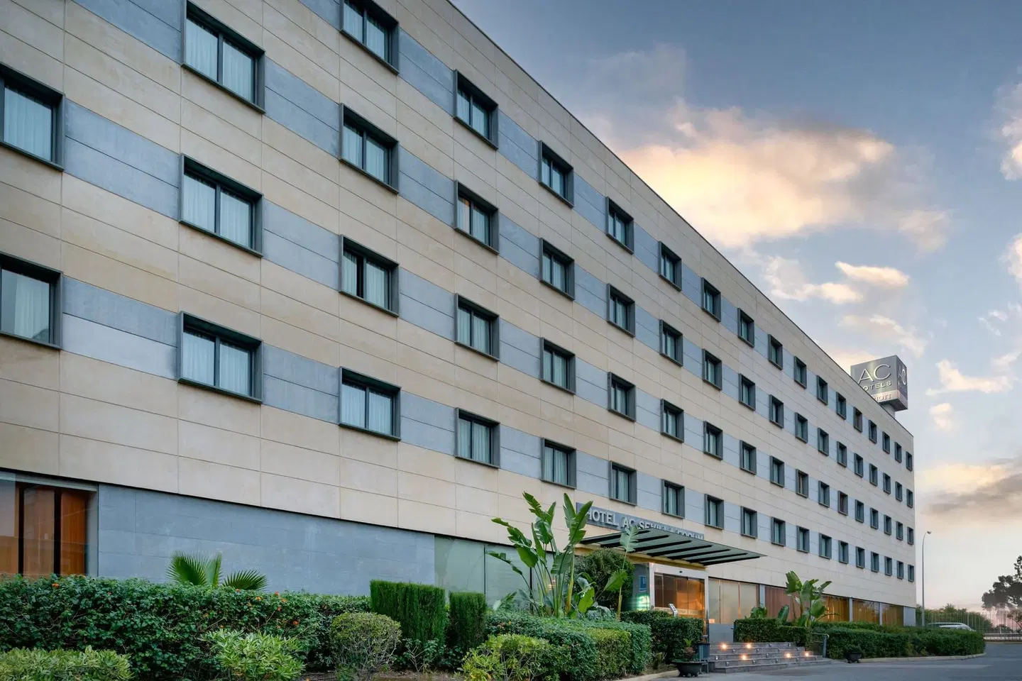 AC Hotel by Marriott Sevilla Fórum EXTERIOR