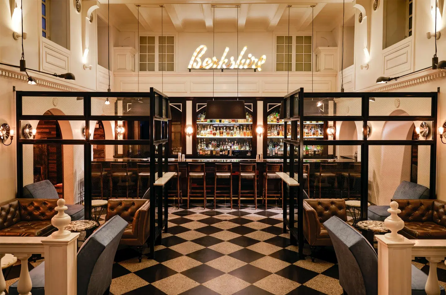 ACME Hotel Chicago, Outset Collection by Hilton Bar