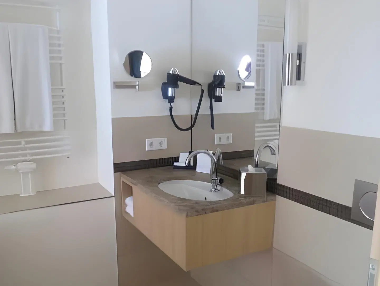 Villa Ludwig Suite Hotel Badezimmer