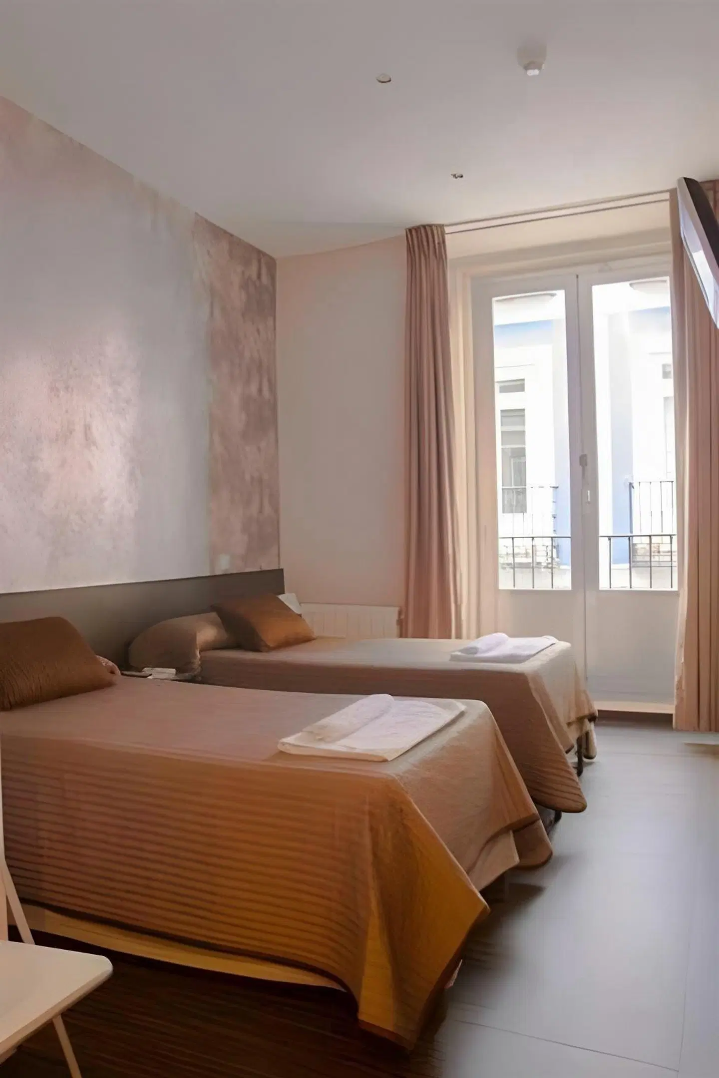 CH Lemon Rooms - Madrid ROOM_EXAMPLE