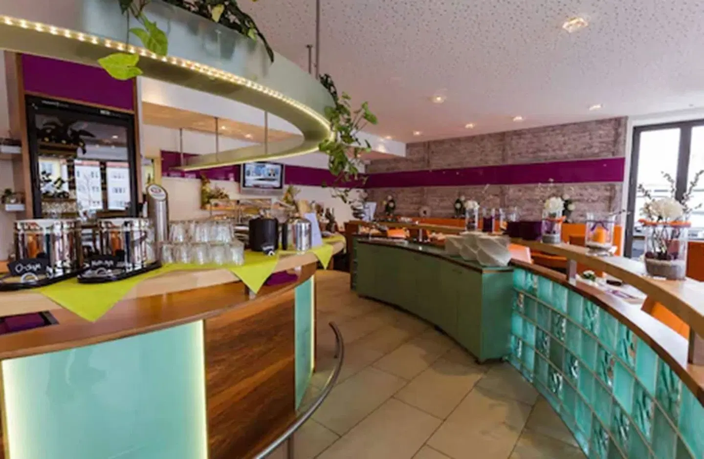Hotel Arooma Bar