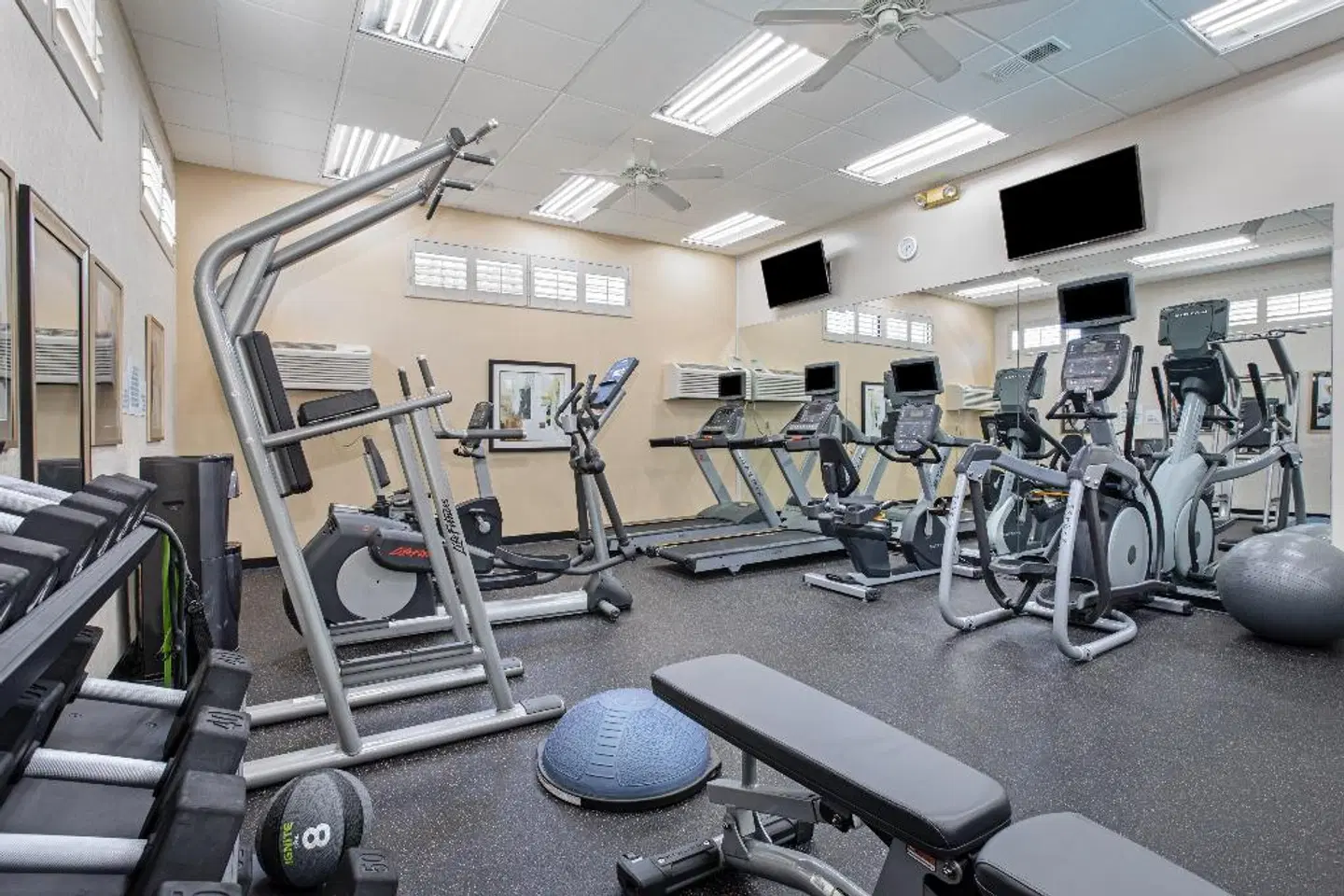 Holiday Inn Los Angeles International Airport by IHG SPORTS_AND_LEISURE