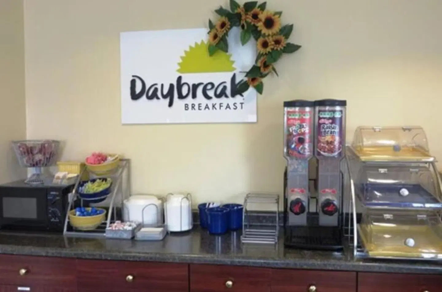 Days Inn by Wyndham Plainfield ROOM_EXAMPLE