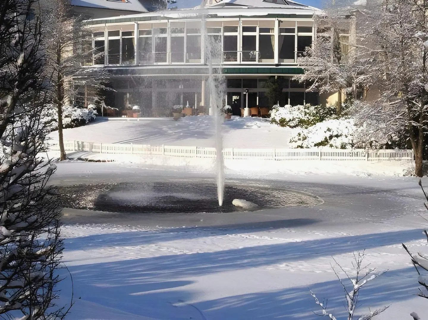 Court Hotel EXTERIOR