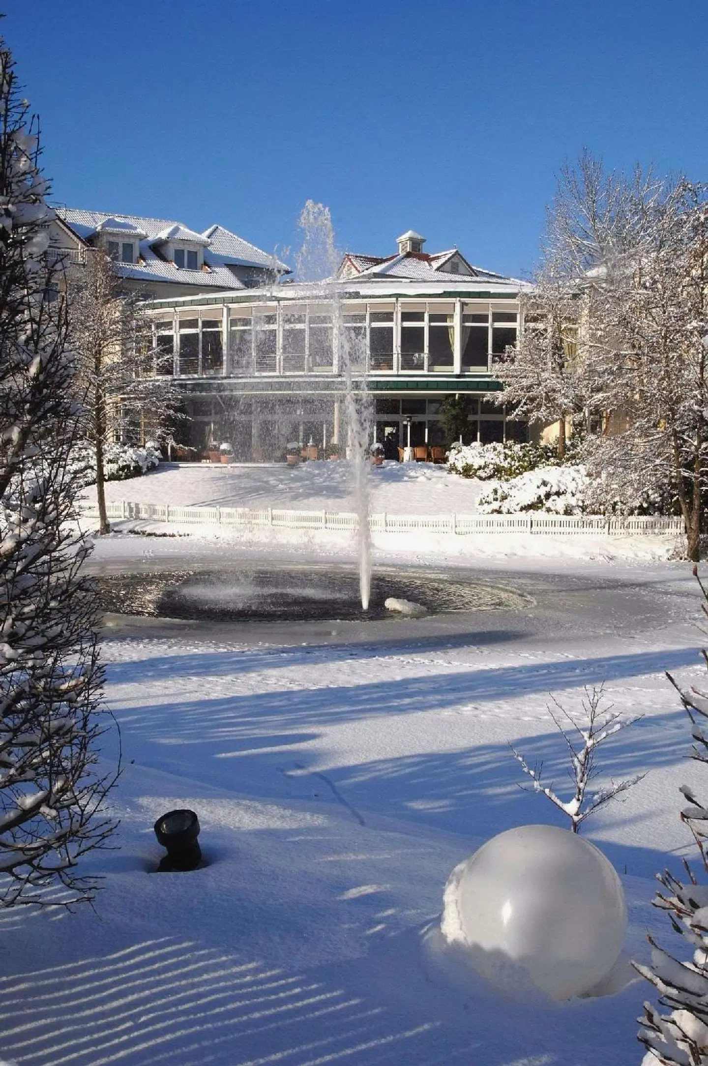 Court Hotel OUTDOOR_POOL