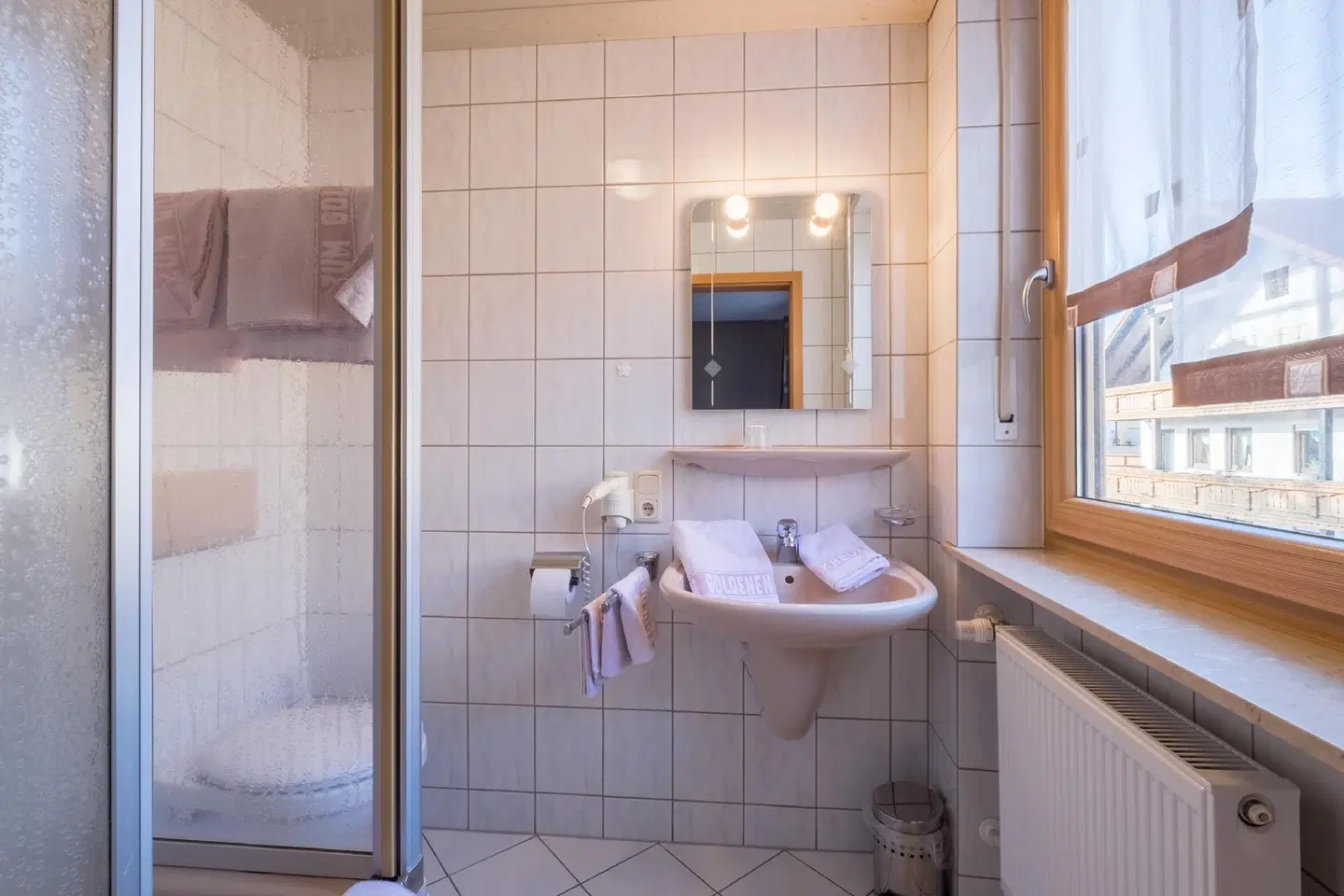 Goldenes Kreuz Badezimmer
