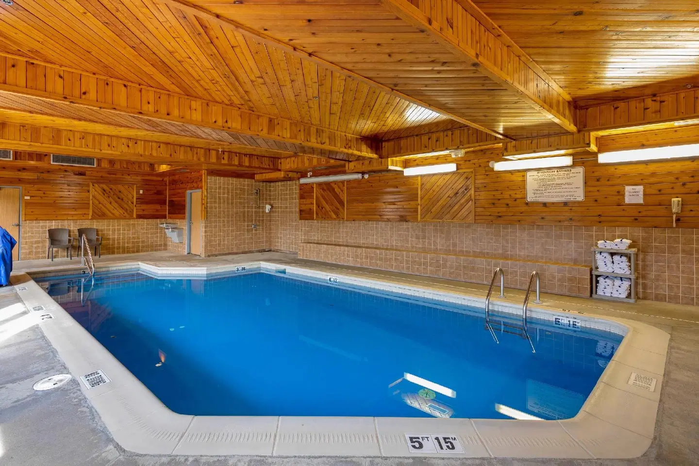 Comfort Suites Anchorage International Airport Hallenbad