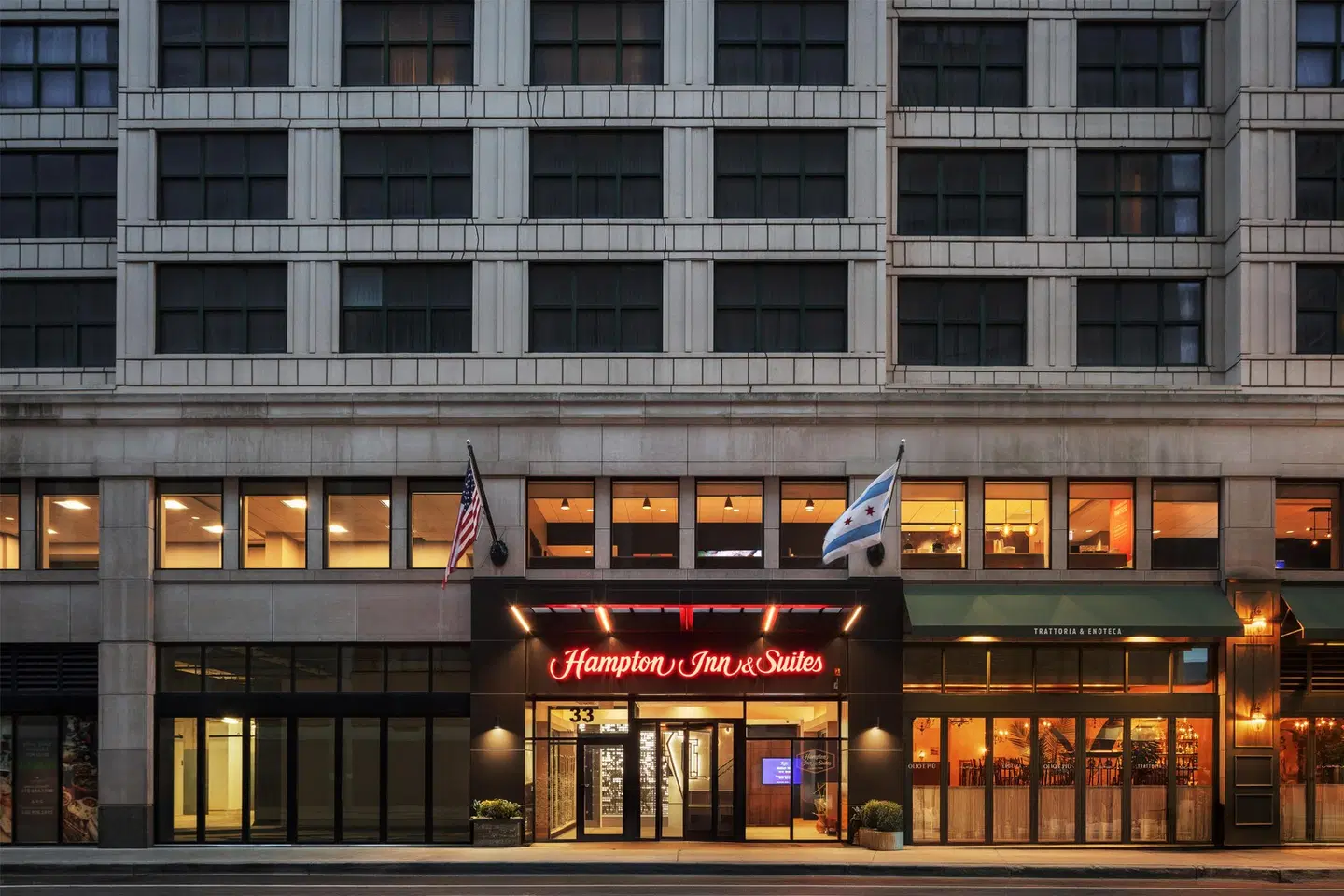 Hampton Inn & Suites Chicago-Downtown EXTERIOR