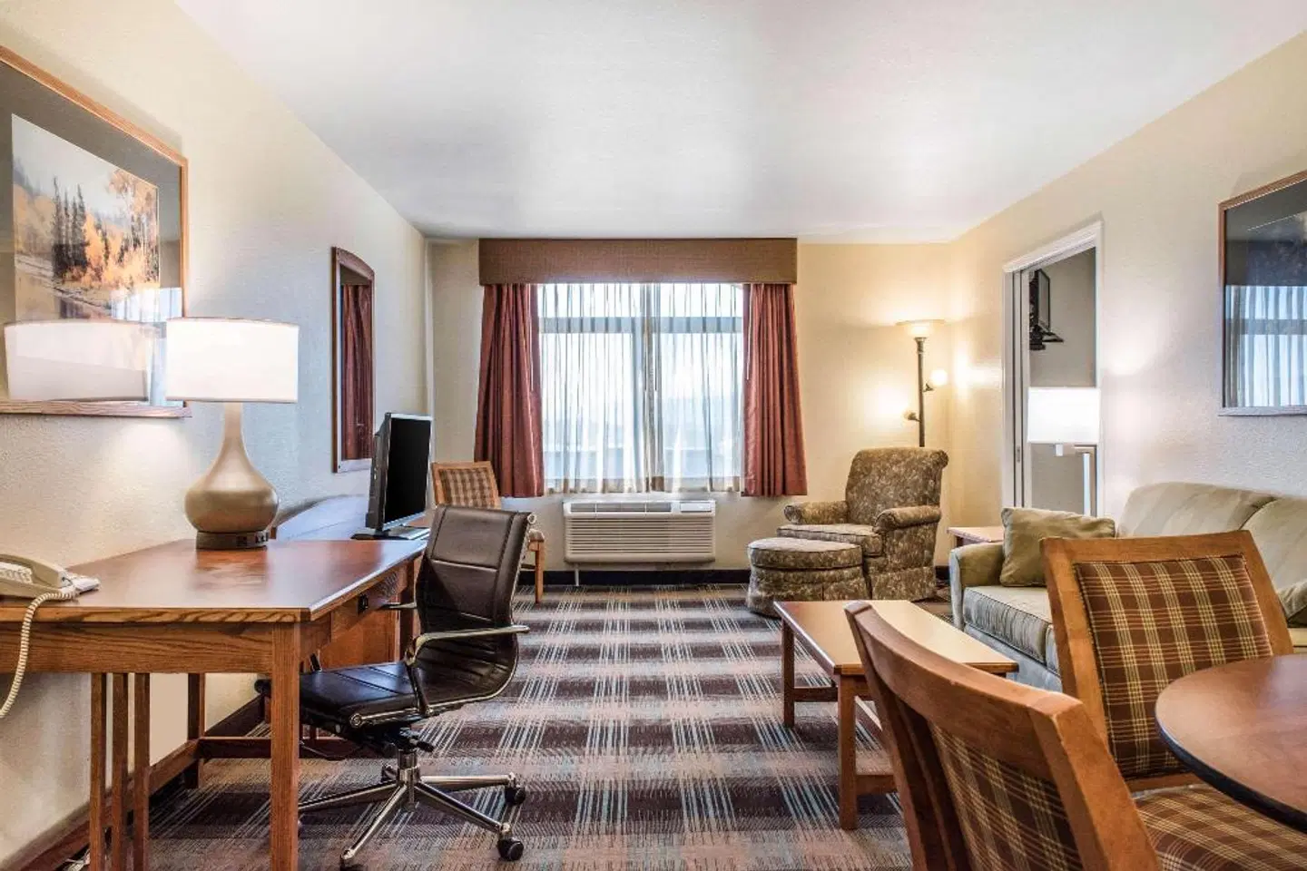 Comfort Inn & Suites ROOM_EXAMPLE
