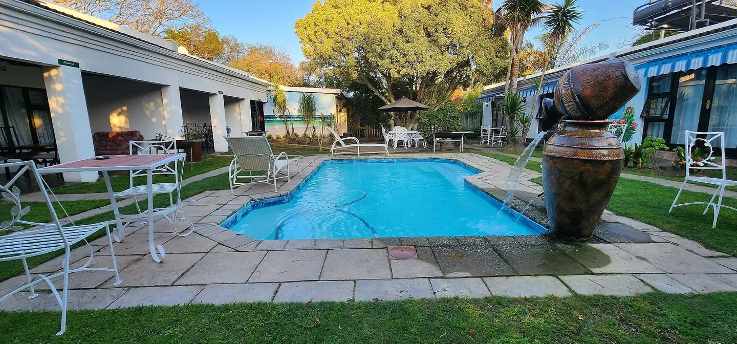 B My Guest OUTDOOR_POOL