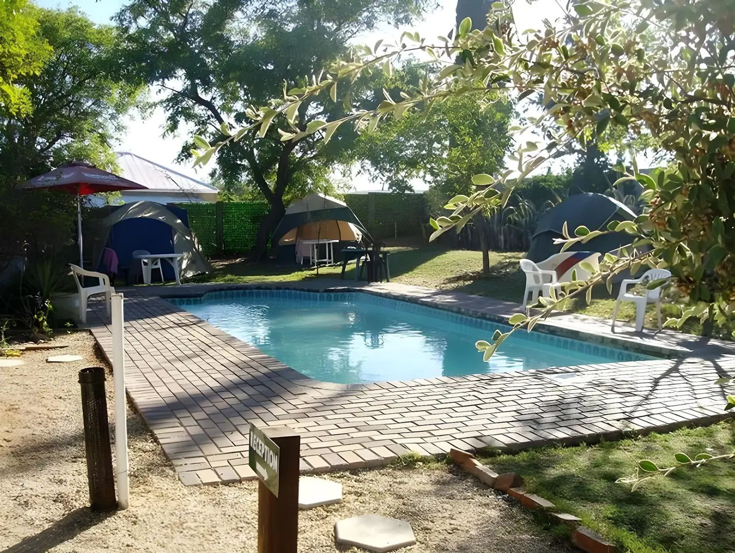 Oasis Shanti Backpackers OUTDOOR_POOL