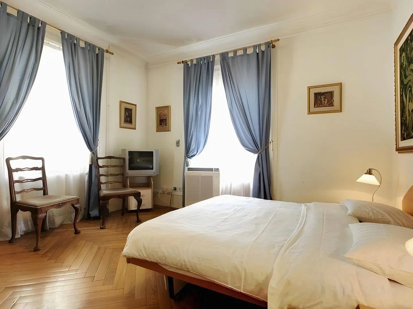 Central ROOM_EXAMPLE