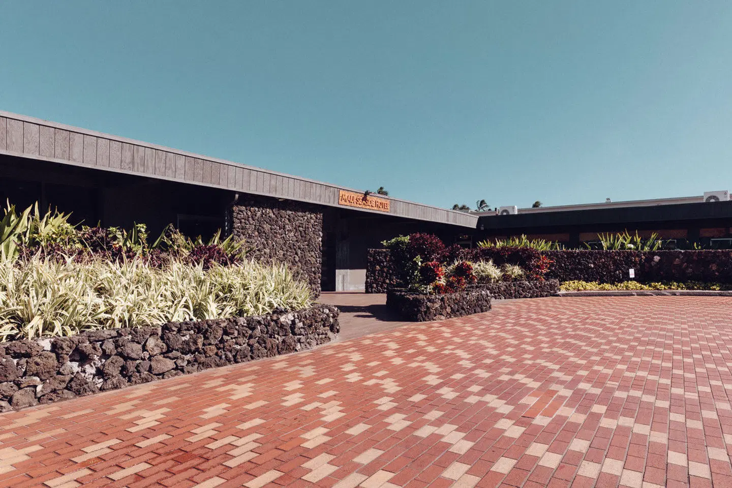 Maui Seaside Hotel EXTERIOR