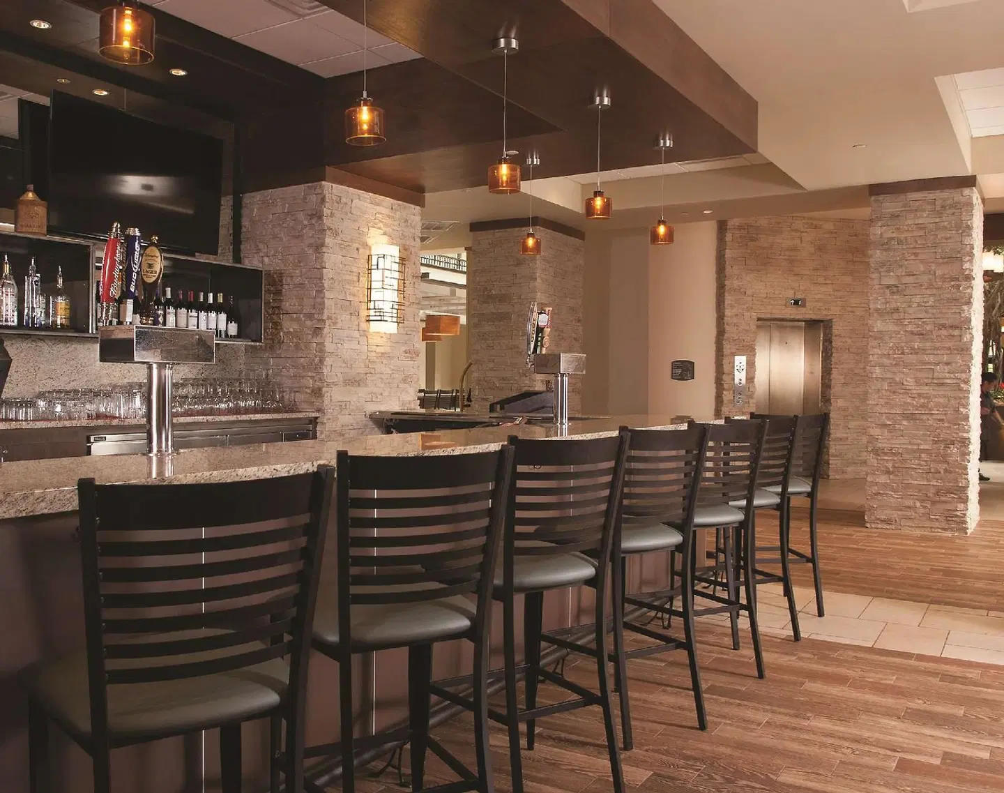 Embassy Suites by Hilton Nashville Airport Bar