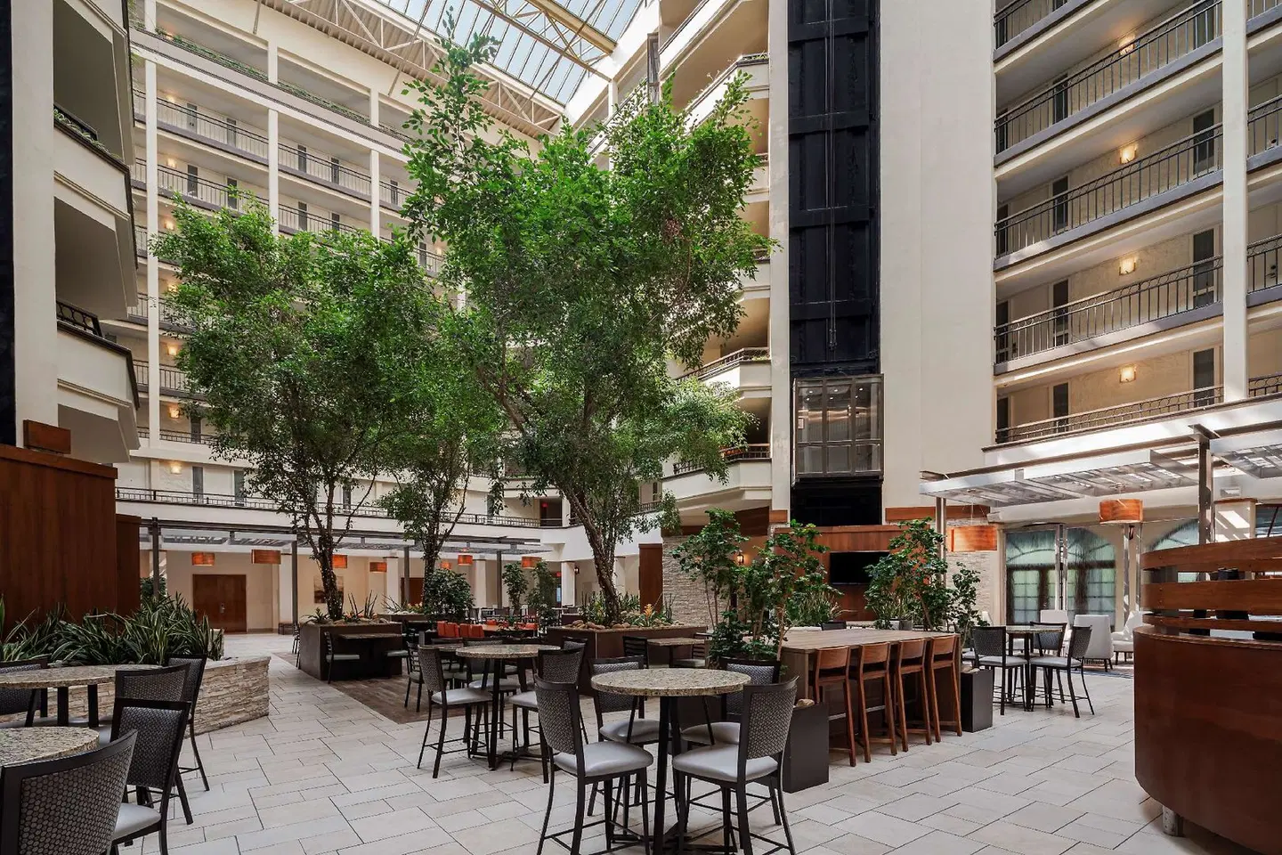 Embassy Suites by Hilton Nashville Airport Terrasse