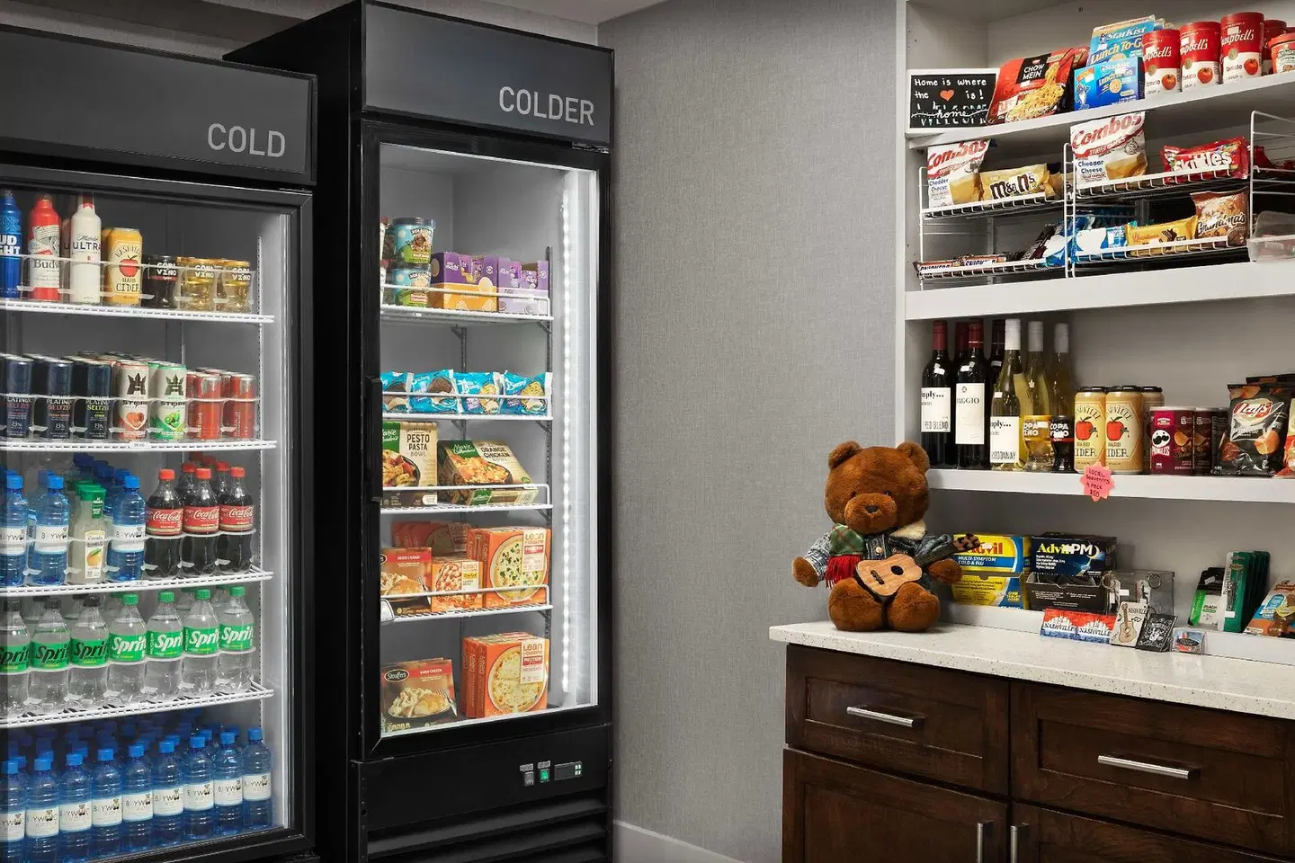 Homewood Suites by Hilton Nashville-Airport Bar