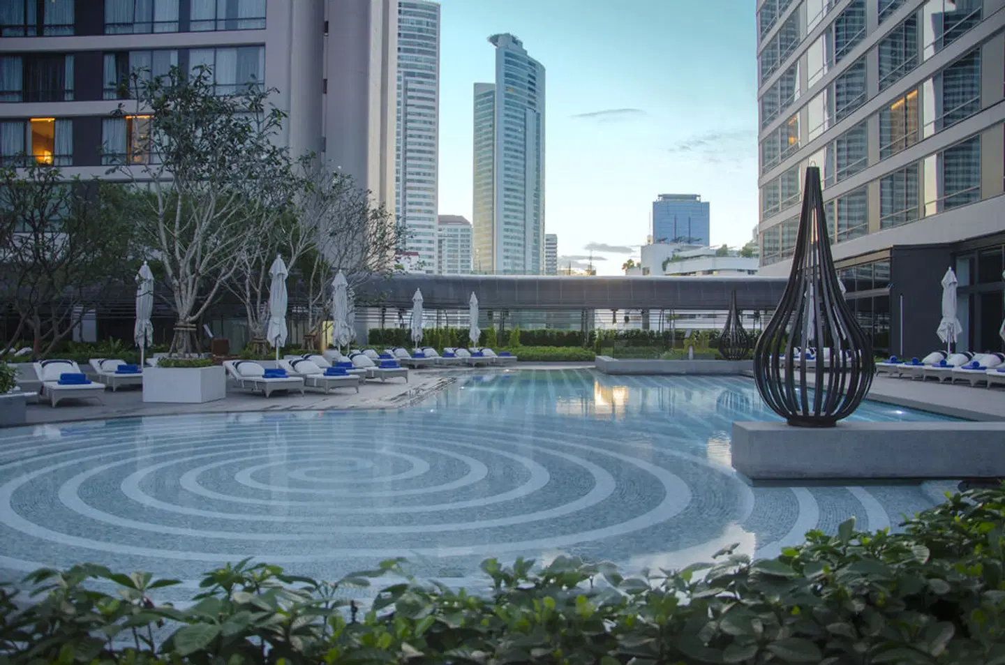 Bangkok Marriott Marquis Queens Park OUTDOOR_POOL