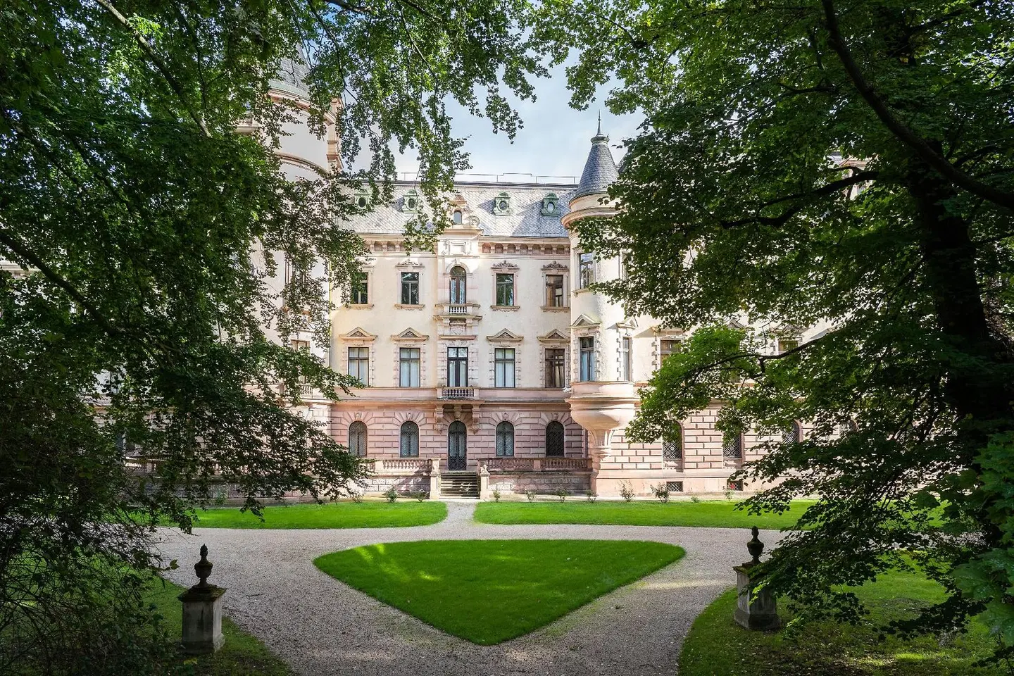 elaya hotel regensburg city center Garten
