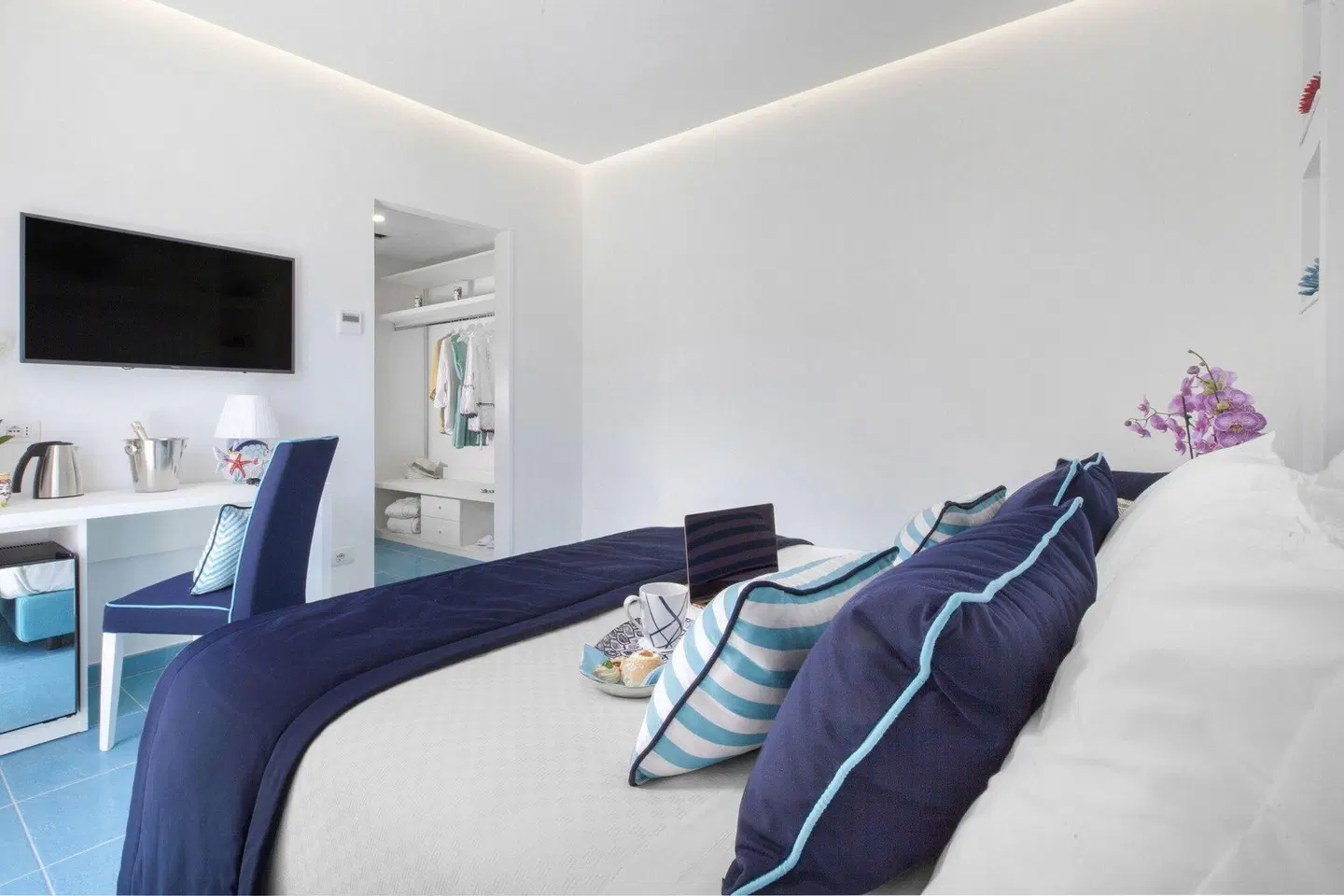 Sersale Suites ROOM_EXAMPLE