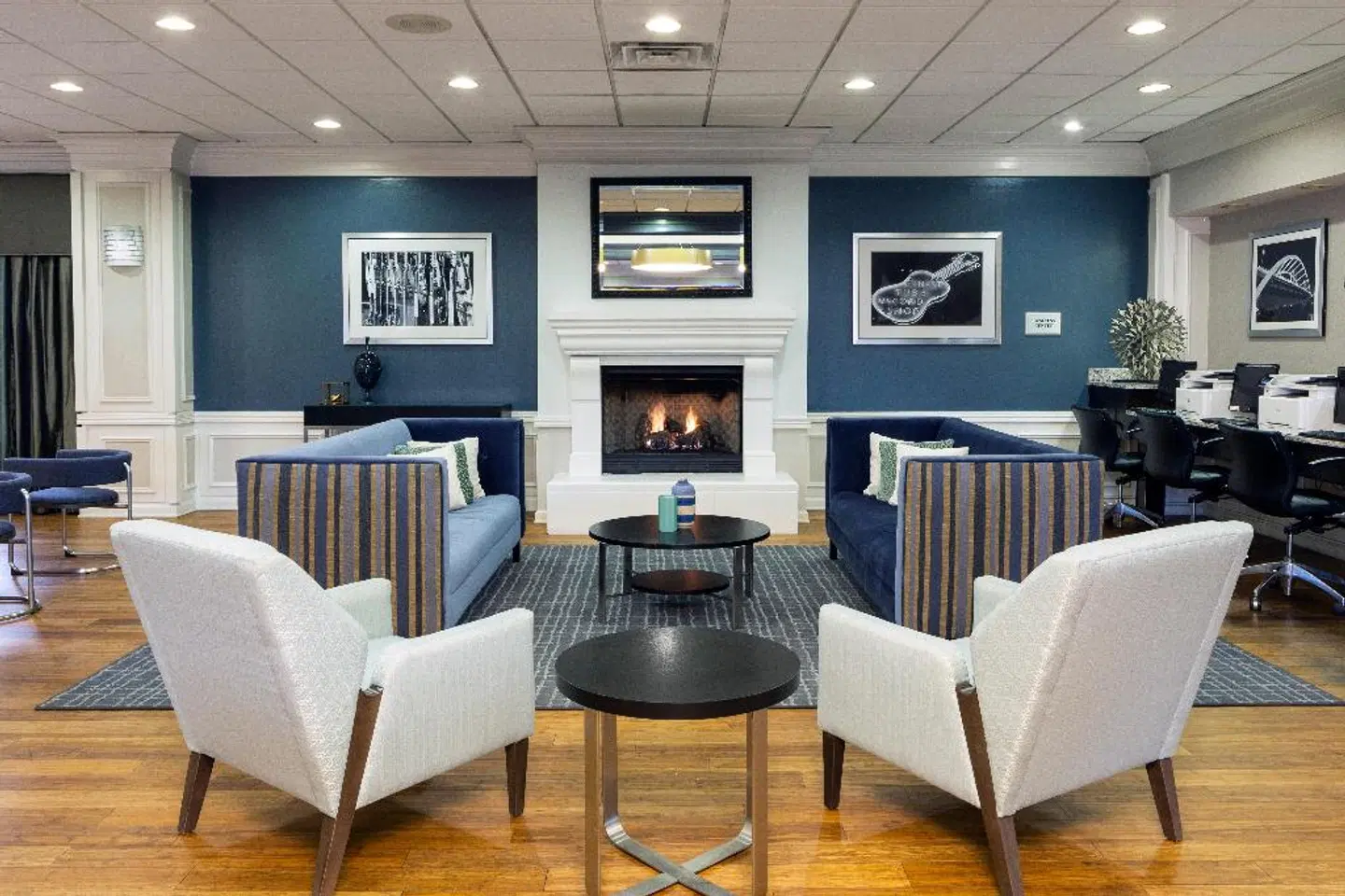 Holiday Inn Express Nashville Downtown - Broadway by IHG LOUNGE_LOBBY