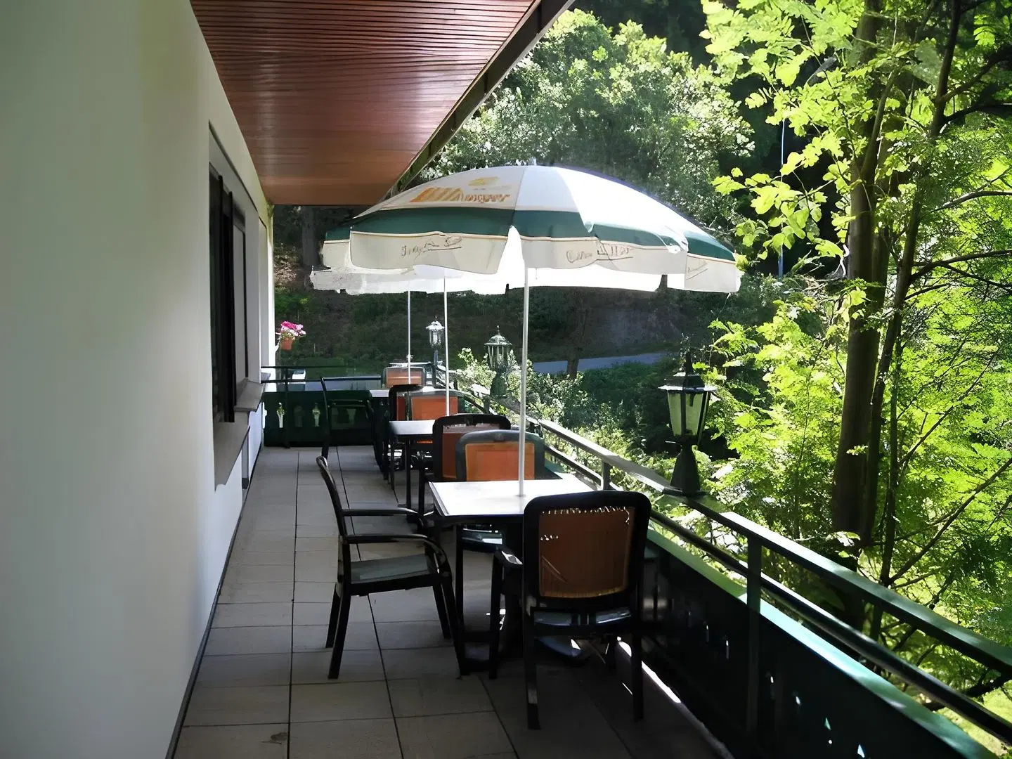 Zum Paradies Terrasse