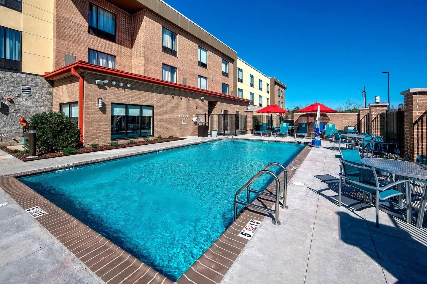 TownePlace Suites by Marriott Hattiesburg OUTDOOR_POOL
