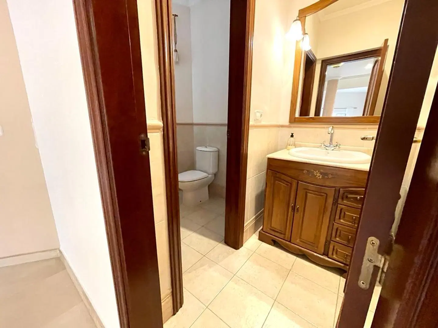 Duque Nest Hostel Badezimmer