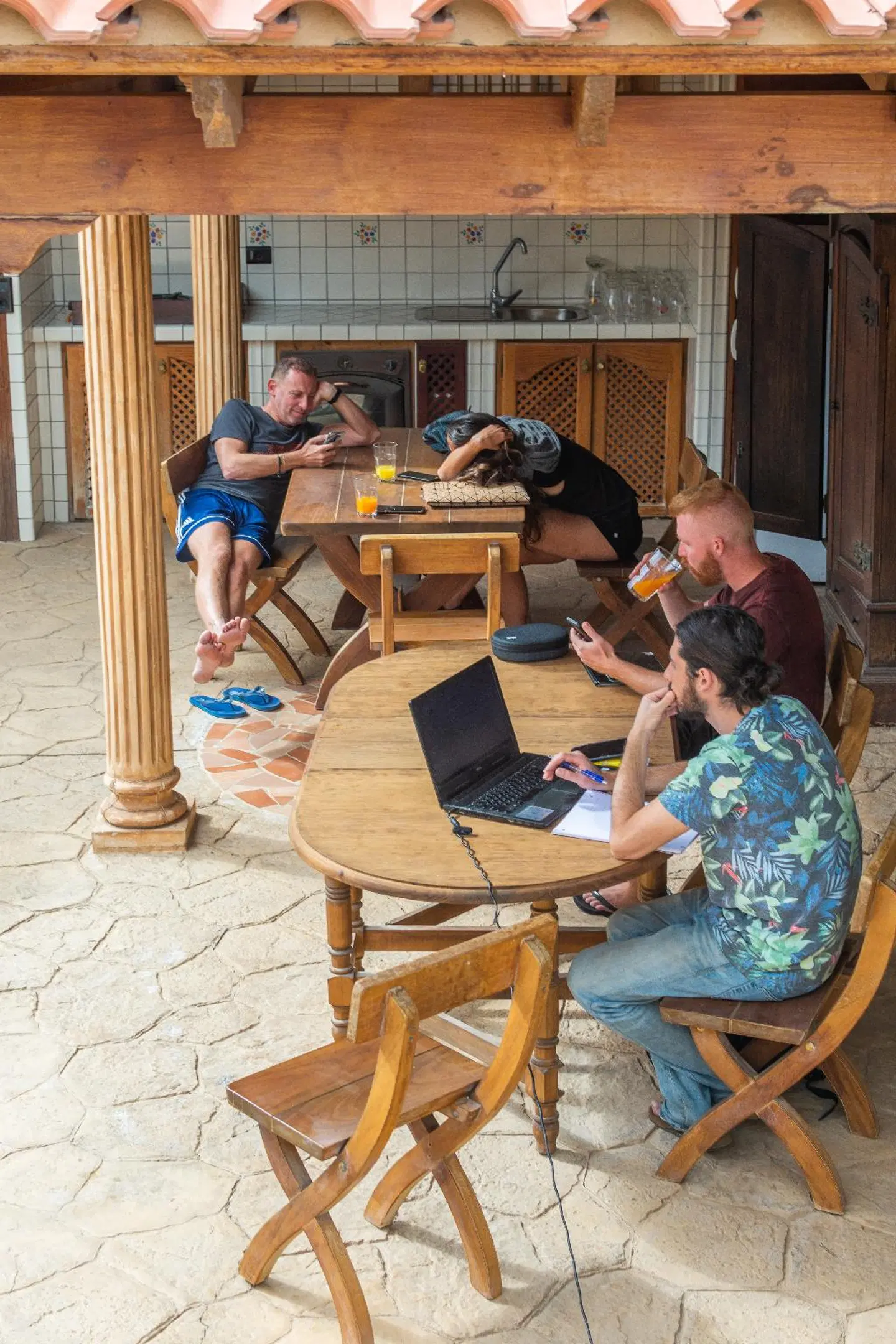 Duque Nest Hostel PEOPLE