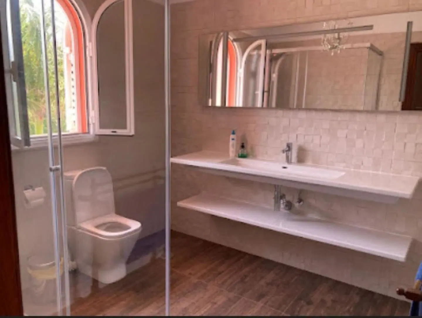 Duque Nest Hostel Badezimmer