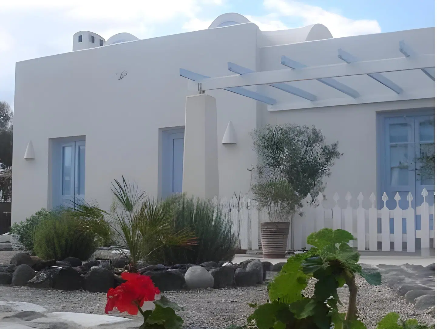 Thera Incognita Studios EXTERIOR