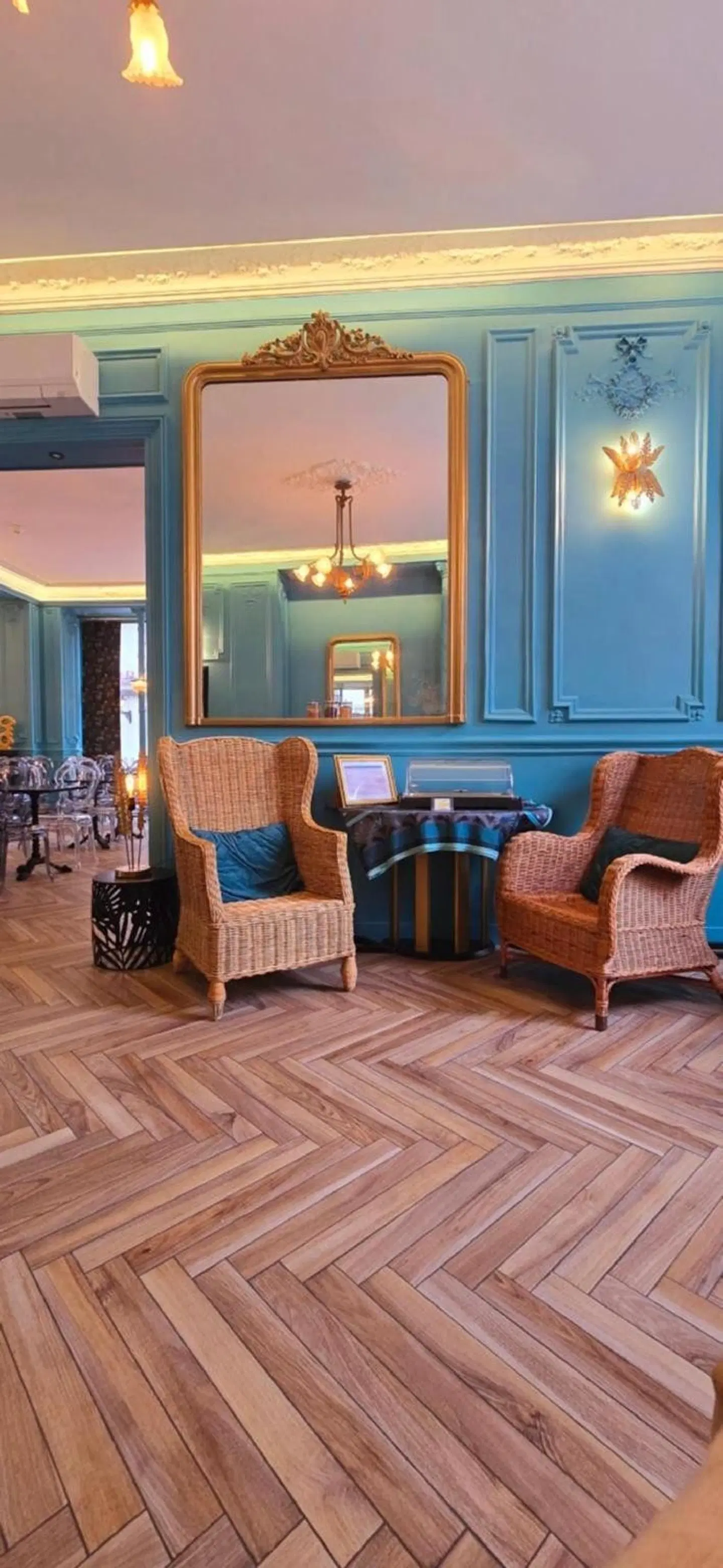 Peyris Opera Bar