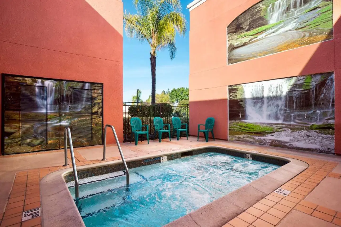 Days Inn Concord Hallenbad