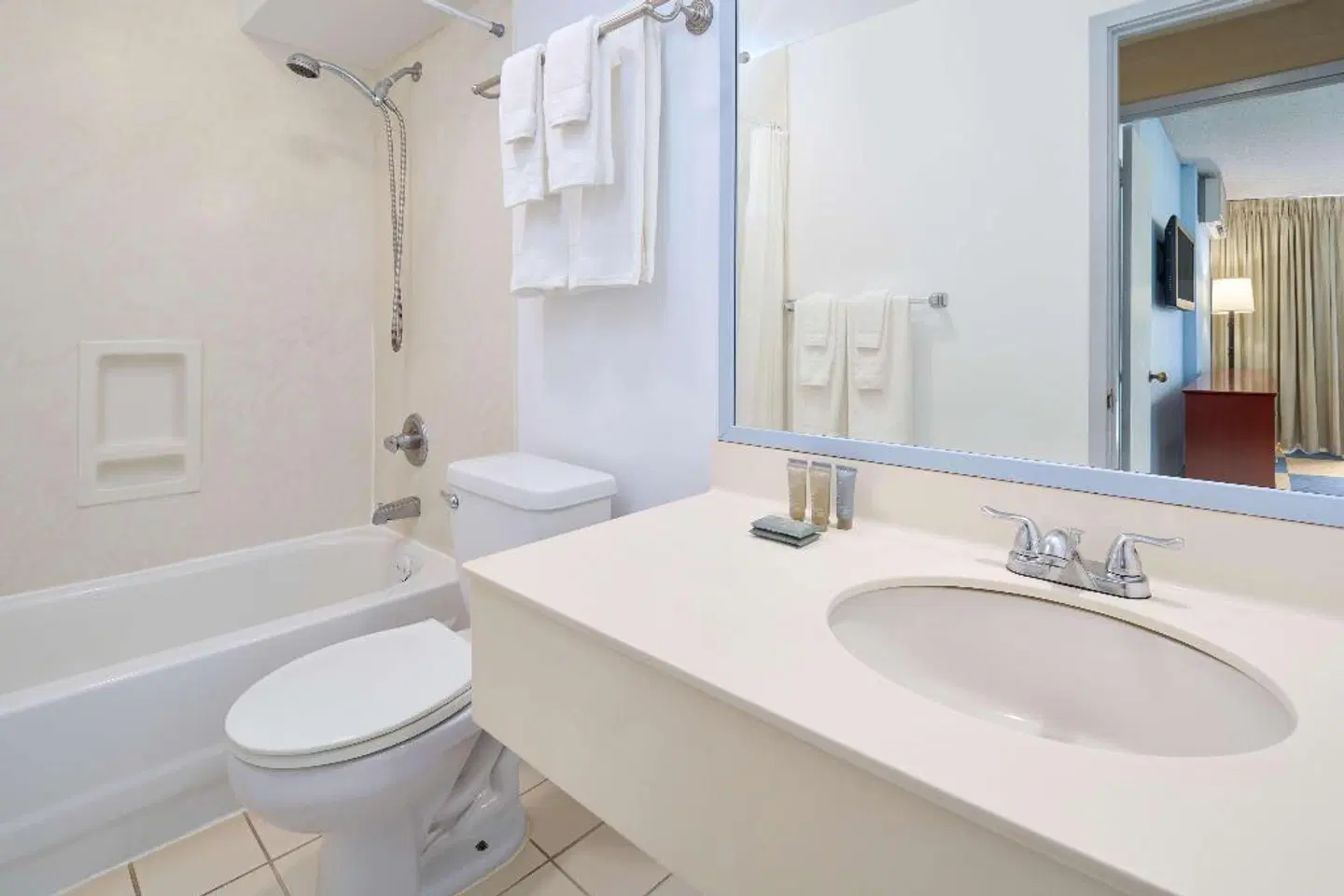 Ewa Hotel Waikiki Badezimmer