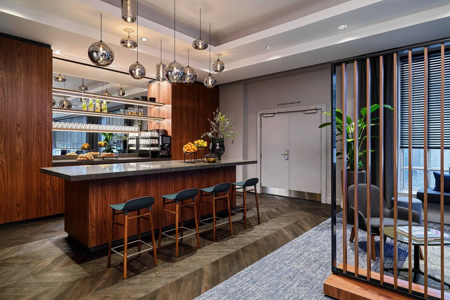 Rotterdam Marriott Hotel Bar