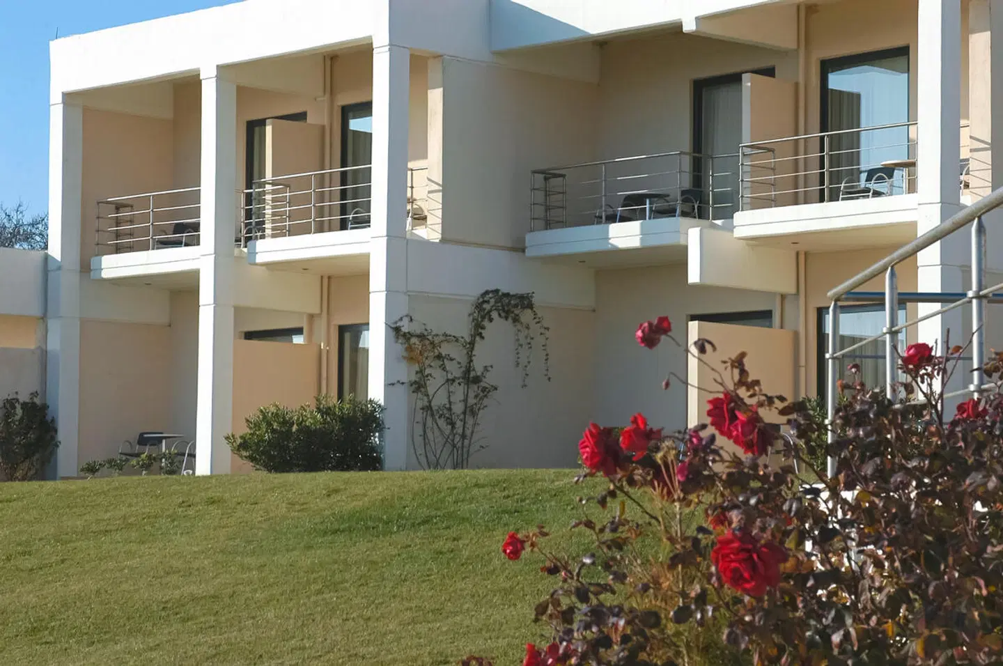 Ramada Plaza by Wyndham Thraki EXTERIOR
