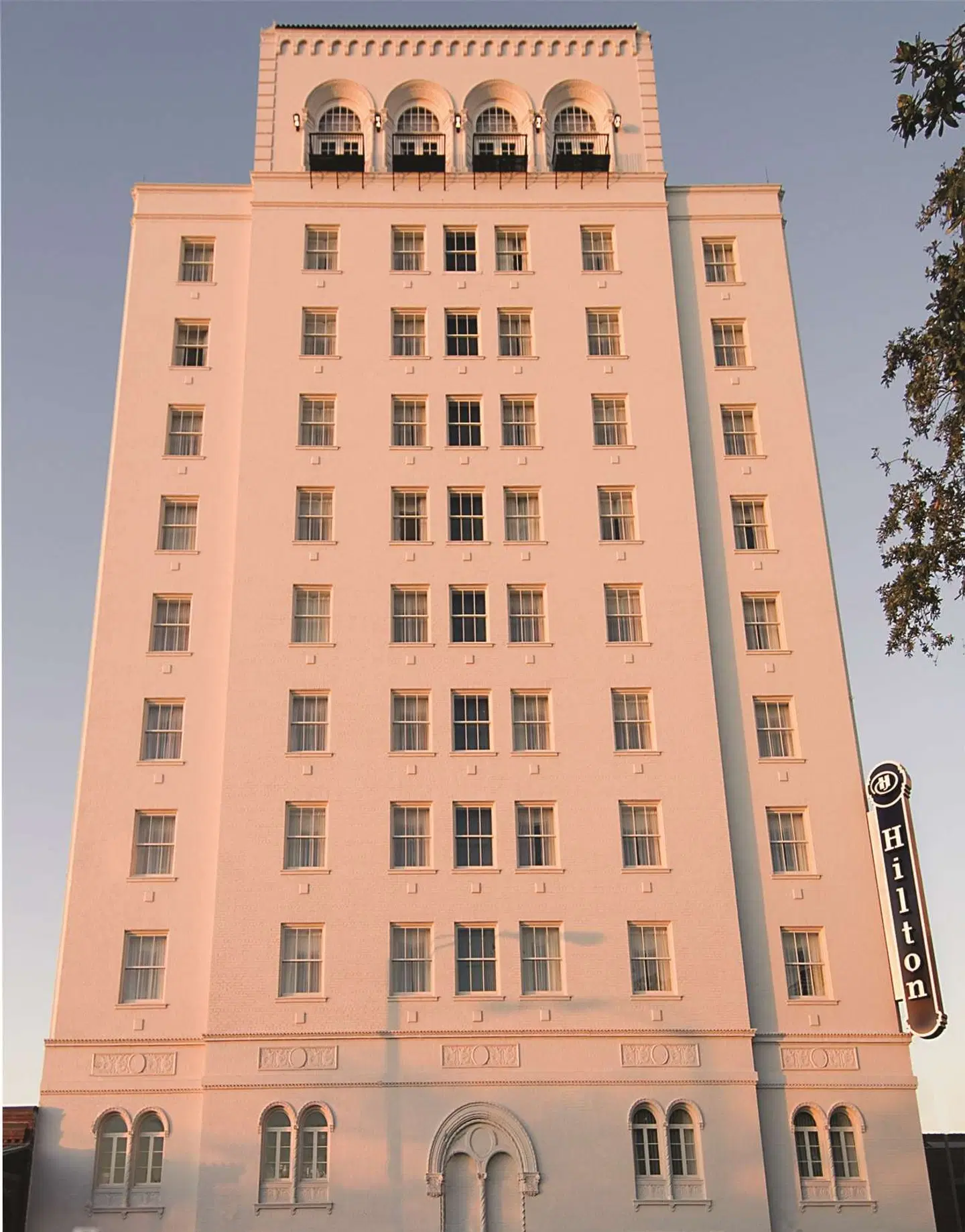 Hilton Baton Rouge Capitol Center EXTERIOR