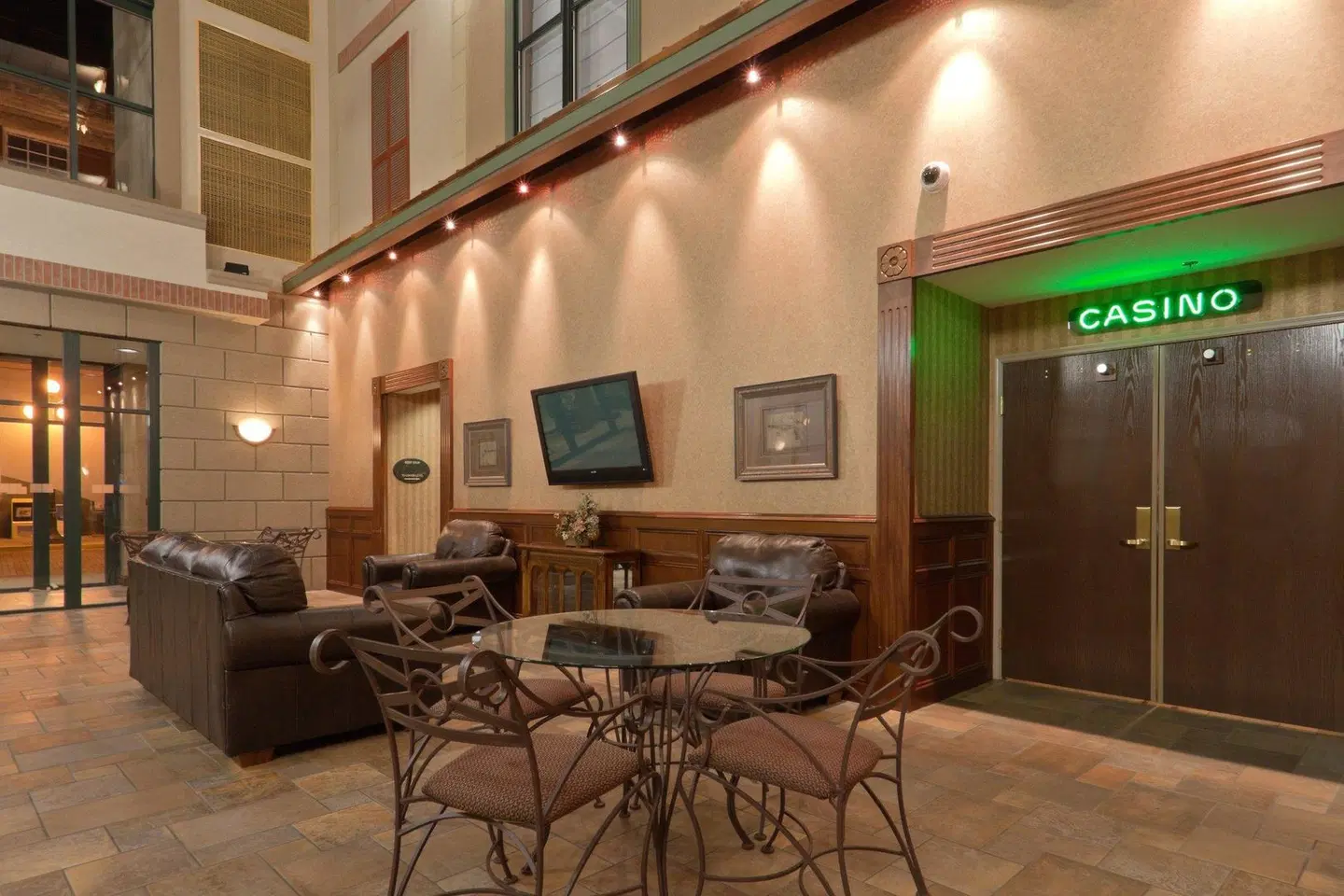 Holiday Inn Express & Suites Deadwood-Gold Dust Casino by IHG LOUNGE_LOBBY