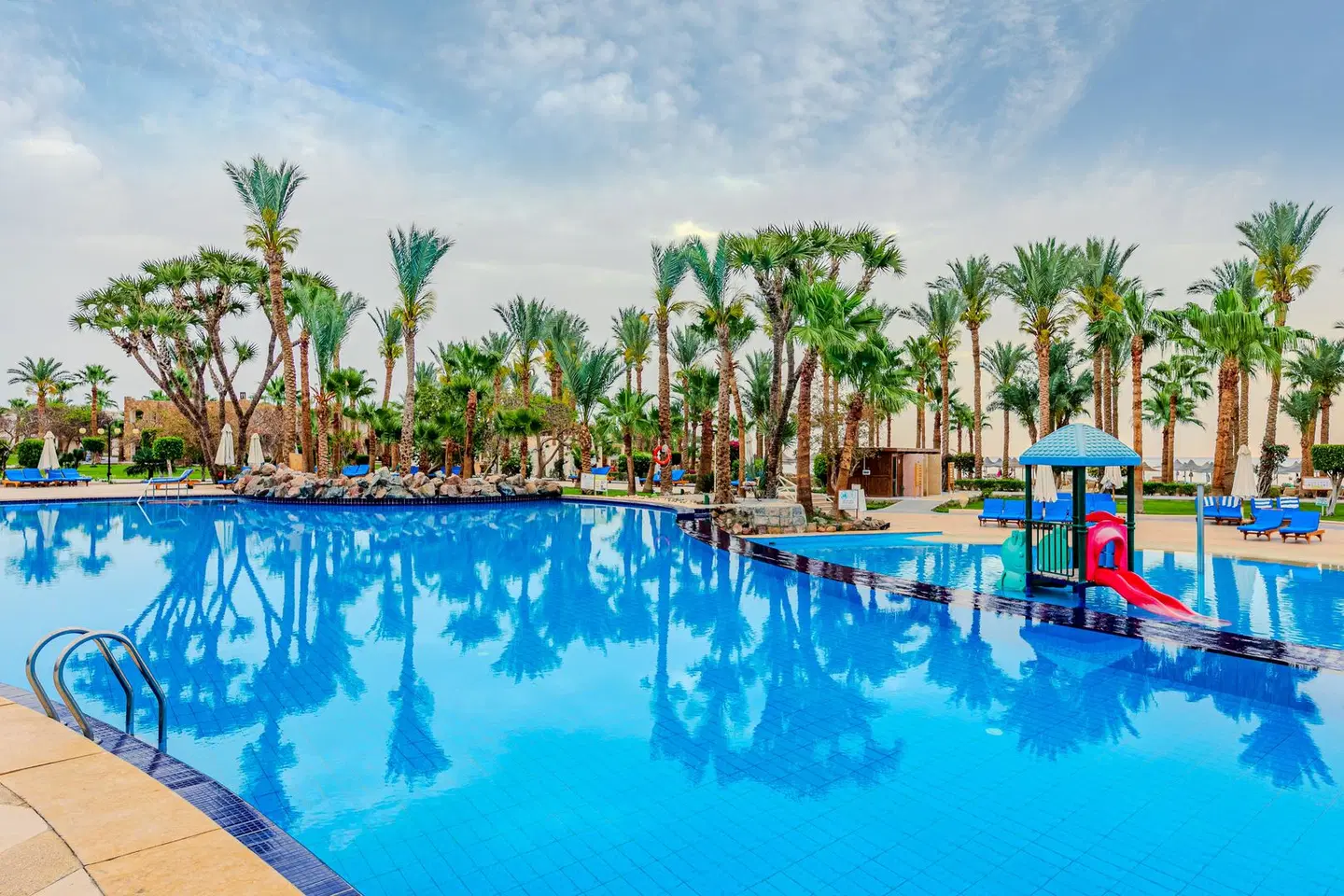 Brayka Bay Resort OUTDOOR_POOL