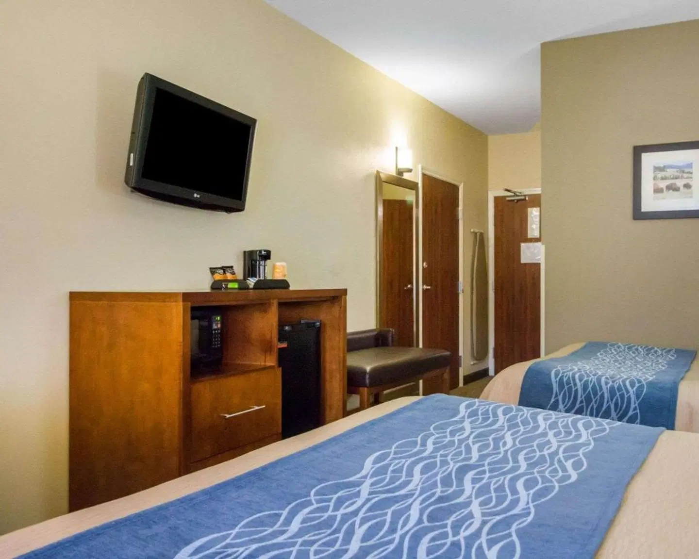 Comfort Inn & Suites Hotel in the Black Hills ROOM_EXAMPLE