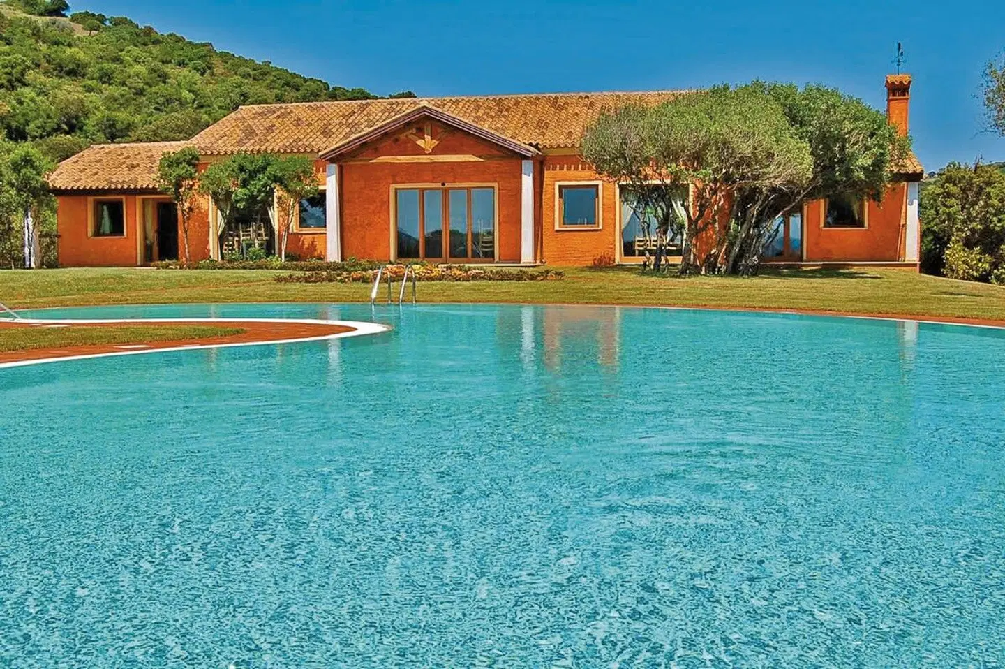 Aldiola Country Resort OUTDOOR_POOL