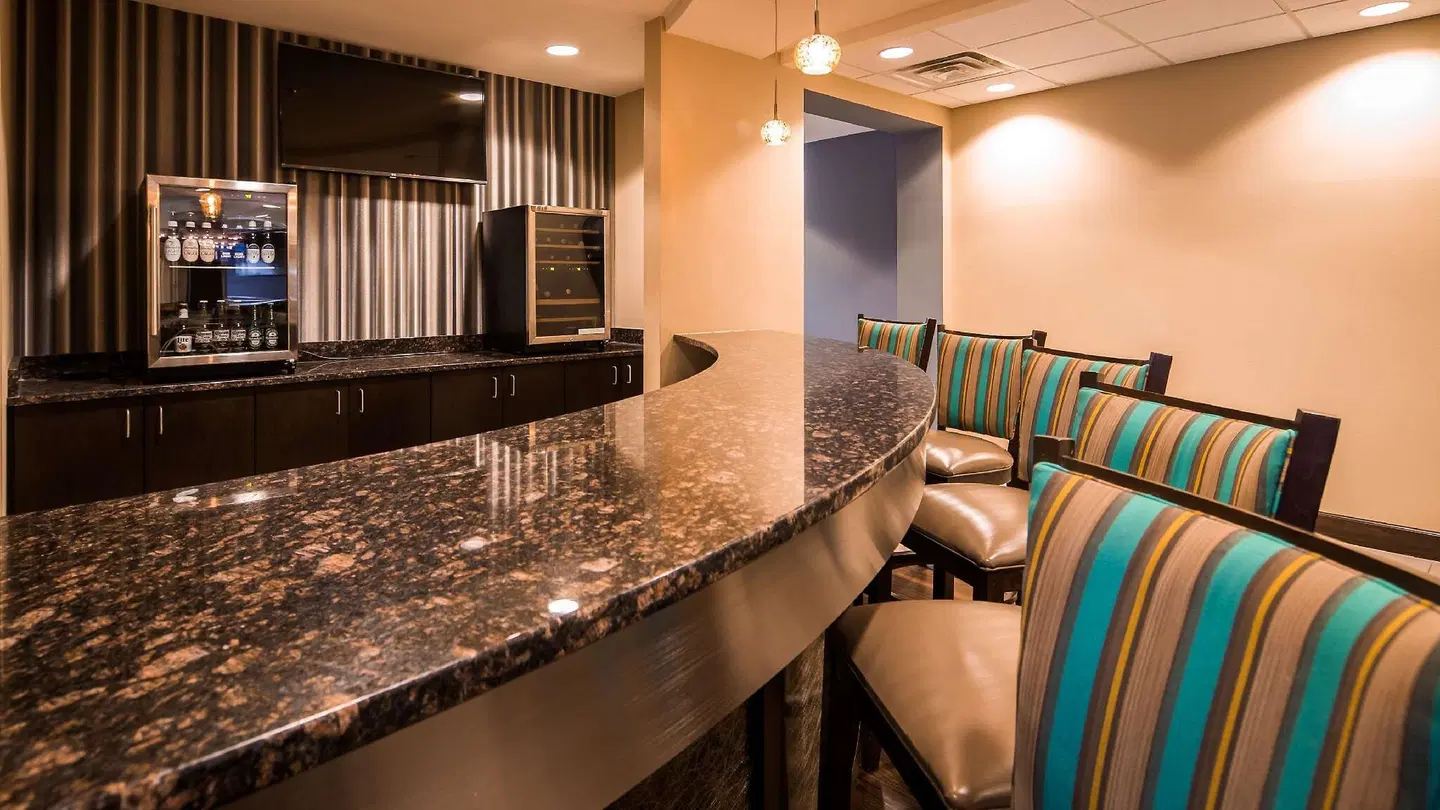 Best Western Premier University Inn Bar