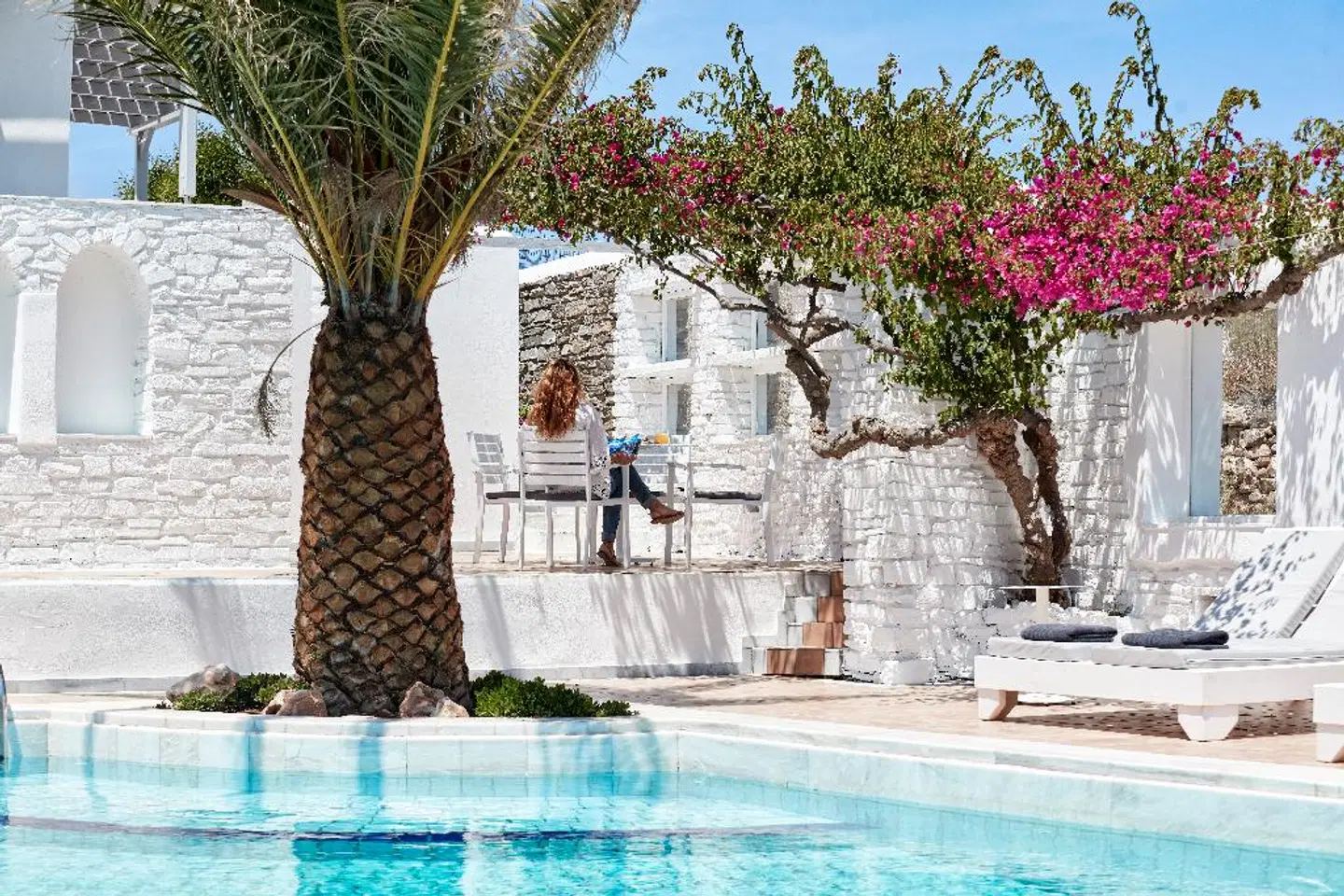 Mr & Mrs White OUTDOOR_POOL