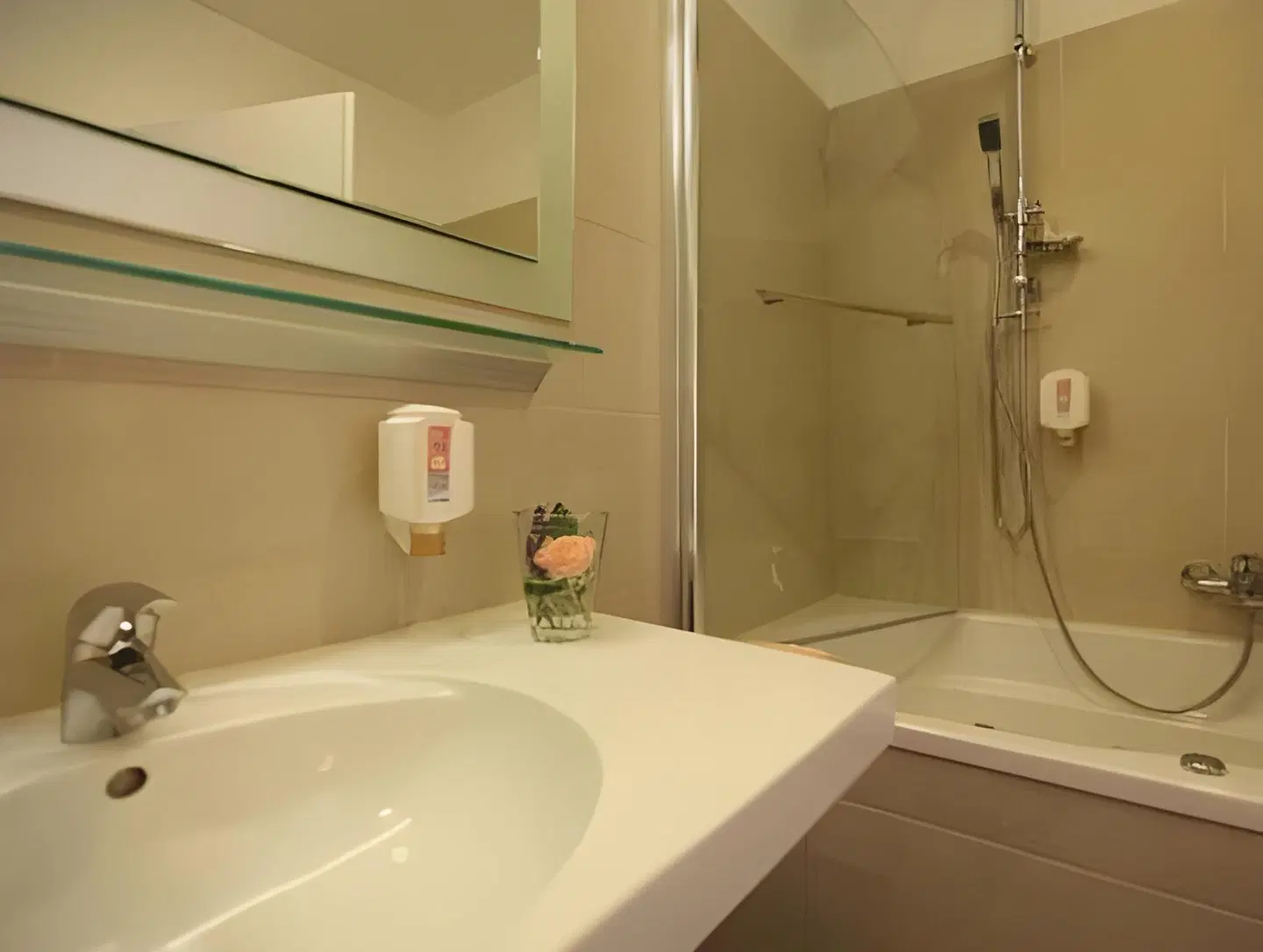 Adesso Hotel Kassel Badezimmer