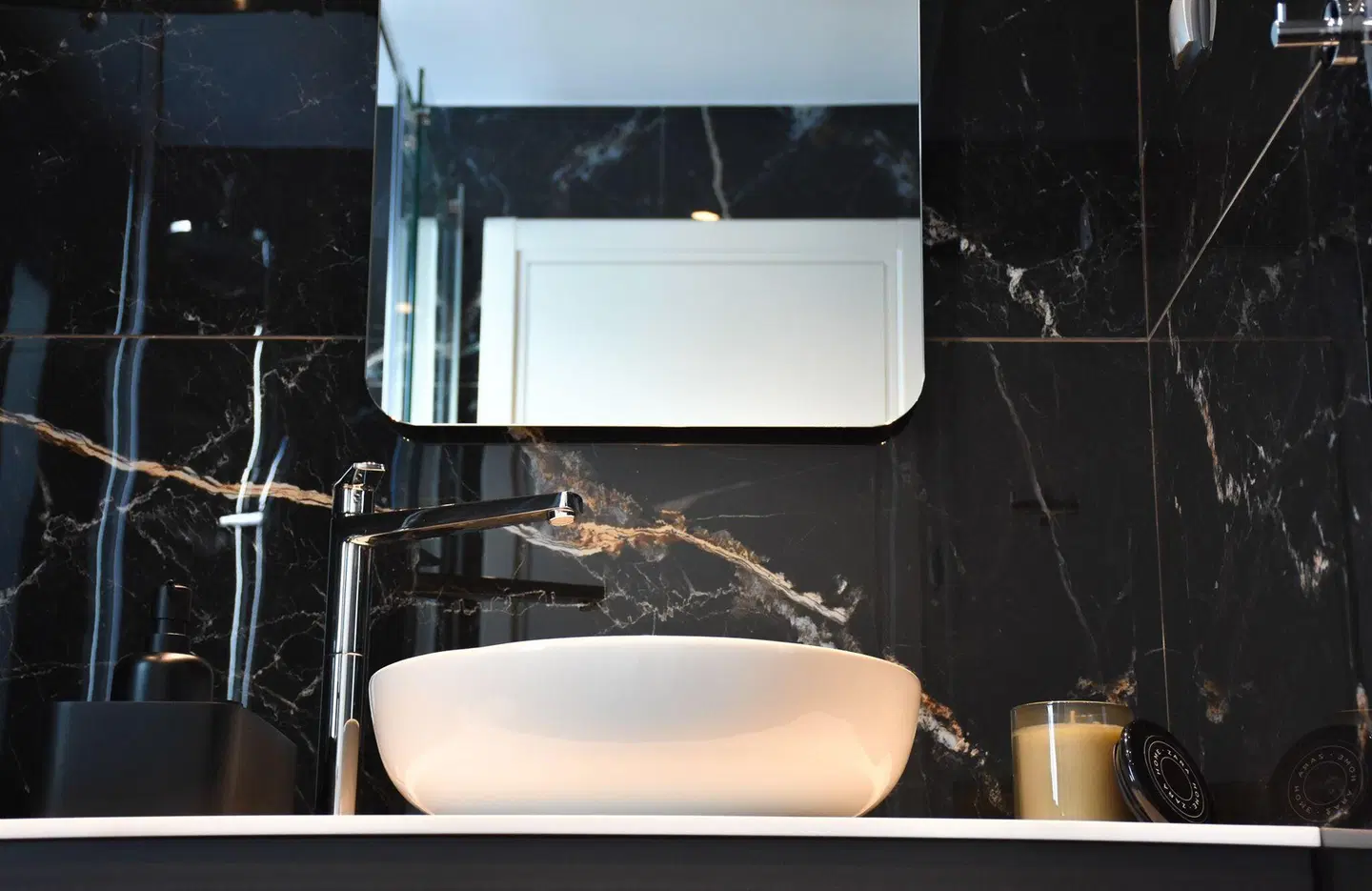 Filopappou Hill Suites by Athens Stay Badezimmer