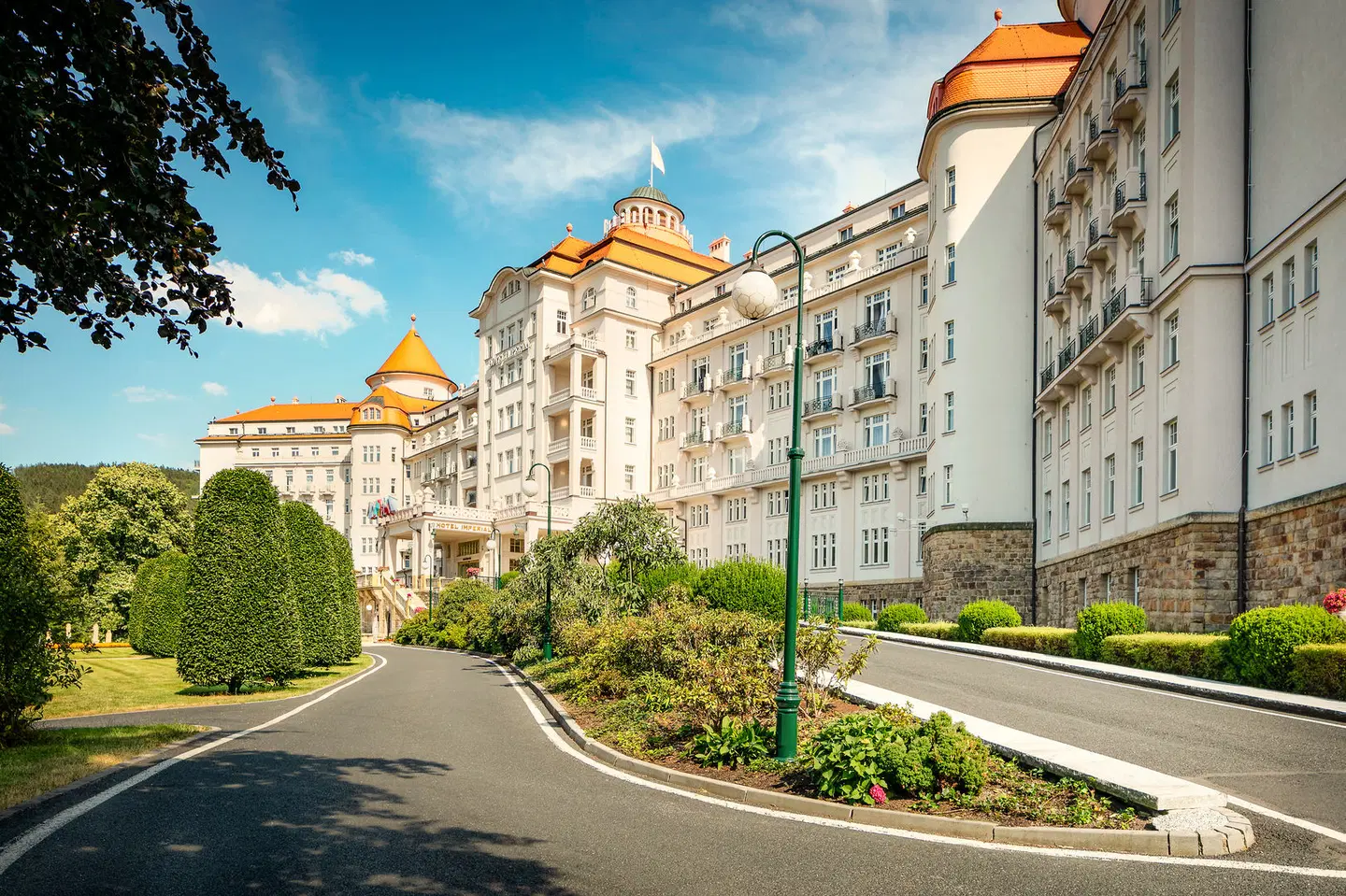 Imperial EXTERIOR
