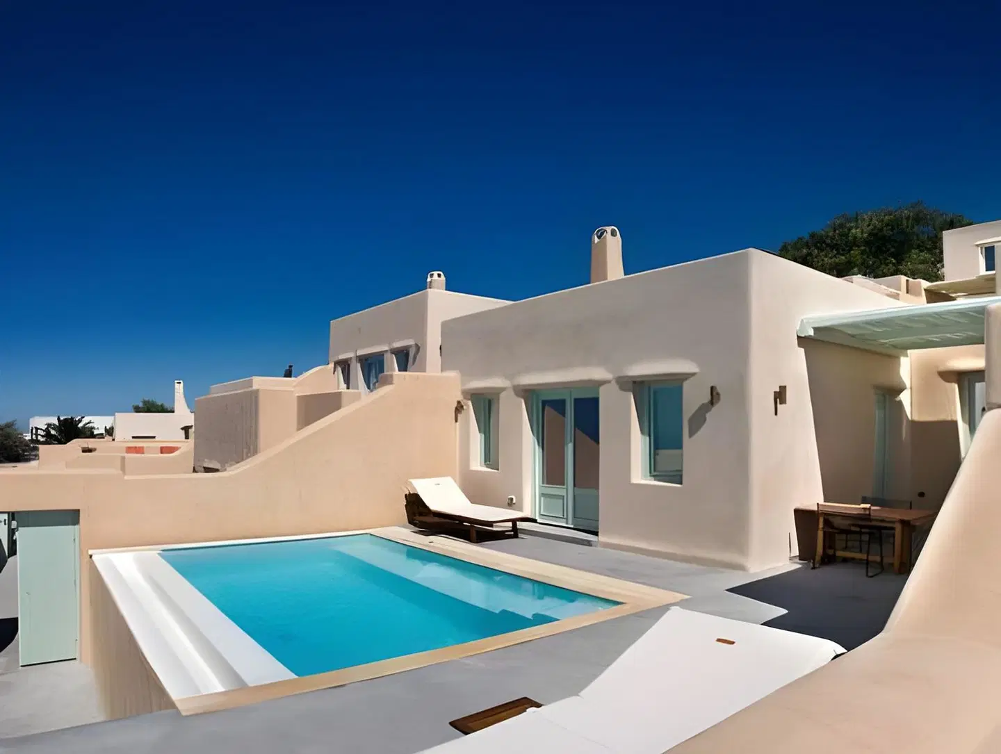 Voreina Gallery Suites OUTDOOR_POOL
