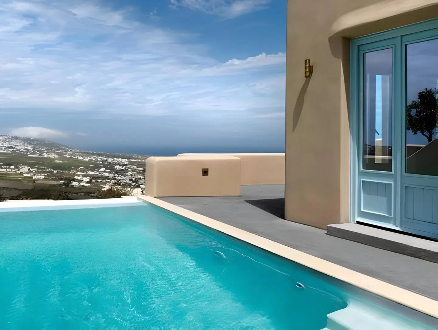 Voreina Gallery Suites OUTDOOR_POOL