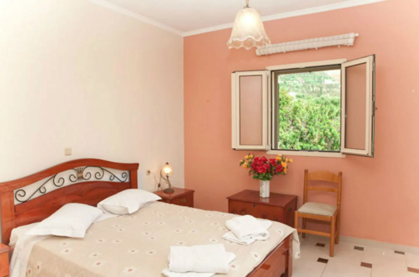 Liocharis ROOM_EXAMPLE