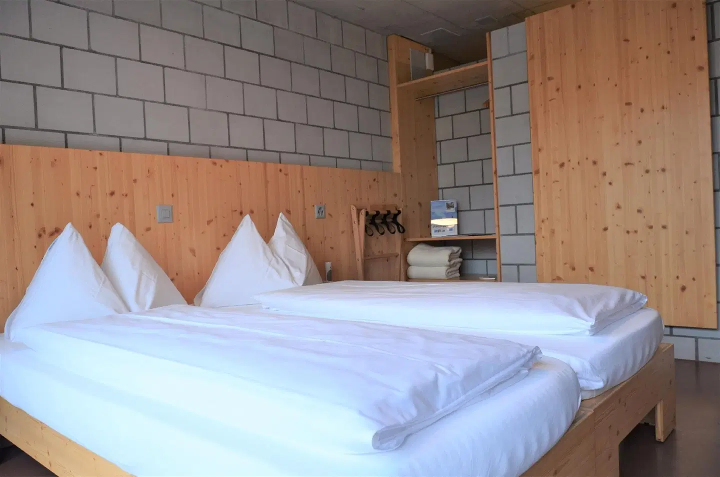 Hotel Seaside ABZ Spiez ROOM_EXAMPLE