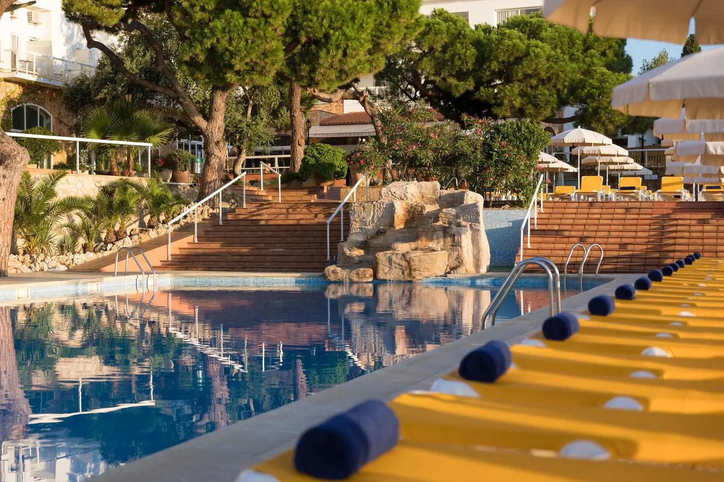 H Top Caleta Palace OUTDOOR_POOL